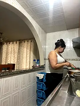 Snapshot of Carola-Ross chatting on November 18, 2025, 5:39 pm Carola-Ross online show from November 18, 2025, 5:39 pm