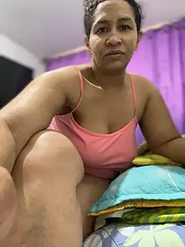 Snapshot of Carola-Ross chatting on December 19, 2025, 4:58 pm Carola-Ross online show from December 19, 2025, 4:58 pm