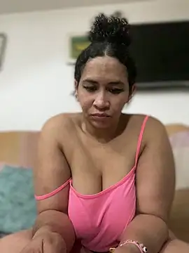 Snapshot of Carola-Ross chatting on February 1, 2026, 2:48 pm Carola-Ross online show from February 1, 2026, 2:48 pm