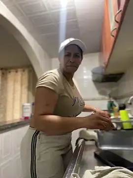 Snapshot of Carola-Ross chatting on February 2, 2026, 5:55 pm Carola-Ross online show from February 2, 2026, 5:55 pm