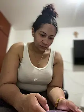 Snapshot of Carola-Ross chatting on February 12, 2026, 5:19 pm Carola-Ross online show from February 12, 2026, 5:19 pm