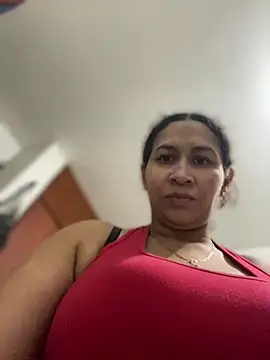 Snapshot of Carola-Ross chatting on February 16, 2026, 9:33 pm Carola-Ross online show from February 16, 2026, 9:33 pm