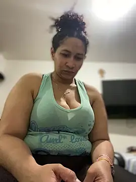 Snapshot of Carola-Ross chatting on March 16, 2026, 10:58 pm Carola-Ross online show from March 16, 2026, 10:58 pm