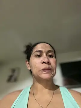 Snapshot of Carola-Ross chatting on March 31, 2026, 11:16 pm Carola-Ross online show from March 31, 2026, 11:16 pm
