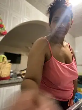Snapshot of Carola-Ross chatting on April 5, 2026, 3:53 pm Carola-Ross online show from April 5, 2026, 3:53 pm