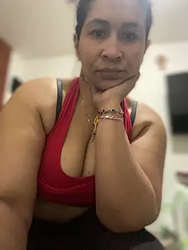 Snapshot of Carola-Ross chatting on April 15, 2026, 7:58 pm Carola-Ross online show from April 15, 2026, 7:58 pm