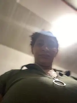 Snapshot of Carola-Ross chatting on April 16, 2026, 9:39 pm Carola-Ross online show from April 16, 2026, 9:39 pm
