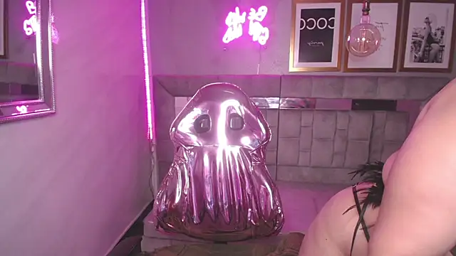 Snapshot of Bily_Takure_v chatting on February 11, 2025, 3:18 am Bily Takure v online show from February 11, 2025, 3:18 am