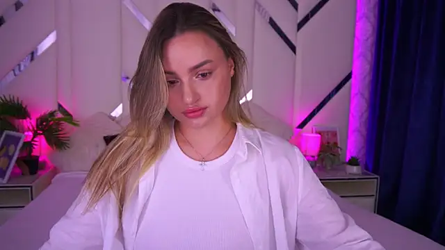 LindsieGreyy online show from September 24, 2025, 6:17 am