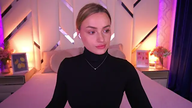 LindsieGreyy online show from May 11, 2026, 6:30 am