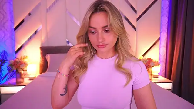 LindsieGreyy online show from July 4, 2026, 1:06 pm