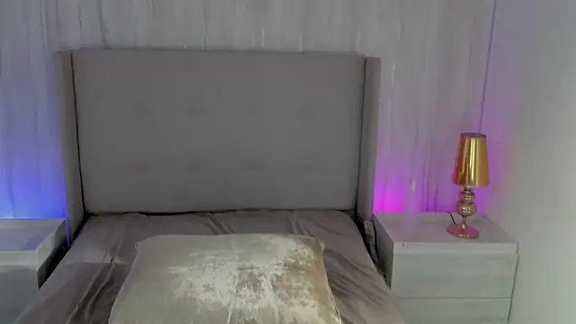 emmiily z online show from November 28, 2025, 7:49 pm