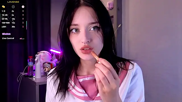 Hisoka akerley online show from July 20, 2026, 3:43 am