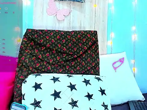 Snapshot of corynatayler chatting on December 14, 2024, 10:50 pm corynatayler online show from December 14, 2024, 10:50 pm