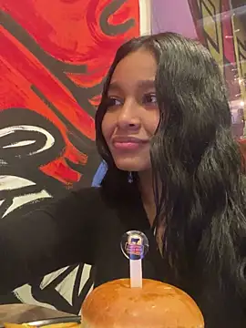 Lynda Bonnie online show from March 23, 2025, 2:04 am