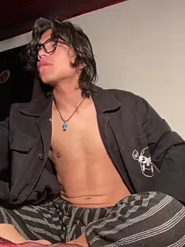 Snapshot of shadowsofgarden chatting on February 24, 2025, 4:05 am shadowsofgarden online show from February 24, 2025, 4:05 am