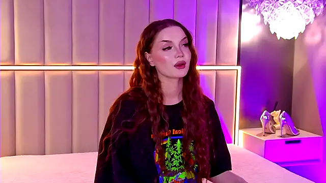 Snapshot of AlexaBright chatting on October 24, 2025, 4:03 pm AlexaBright online show from October 24, 2025, 4:03 pm