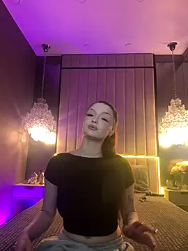 Snapshot of AlexaBright chatting on November 11, 2025, 7:14 pm AlexaBright online show from November 11, 2025, 7:14 pm