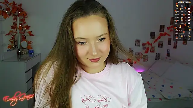 Snapshot of EmilyxxGraces chatting on October 2, 2025, 9:33 pm EmilyxxGraces online show from October 2, 2025, 9:33 pm