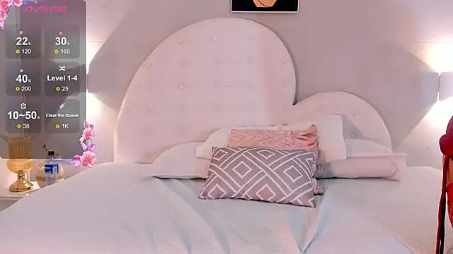 crisdegli  online show from February 24, 2025, 11:32 am