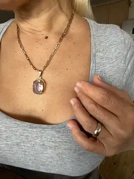 Snapshot of DeboraXporn chatting on October 29, 2025, 2:19 pm DeboraXporn online show from October 29, 2025, 2:19 pm