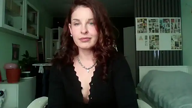 MollyBer online show from June 15, 2026, 3:14 pm
