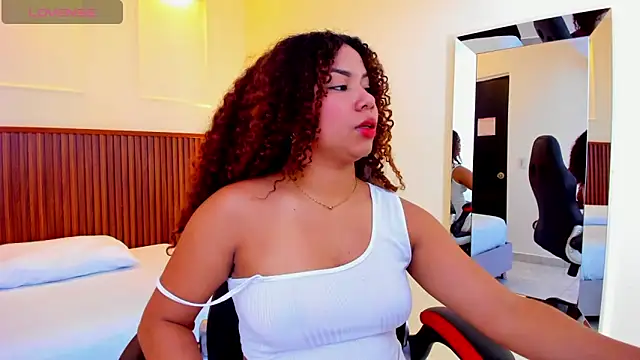 MELINAMARTINS online show from March 10, 2025, 7:18 pm