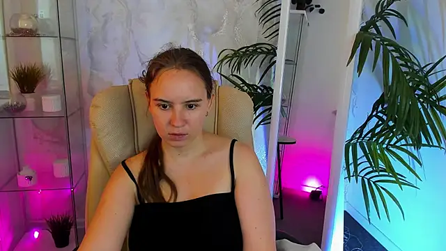 Snapshot of Lika_0ne chatting on July 28, 2026, 12:01 pm Lika 0ne online show from July 28, 2026, 12:01 pm