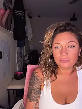 bossyroxy84 online show from November 6, 2025, 12:55 am