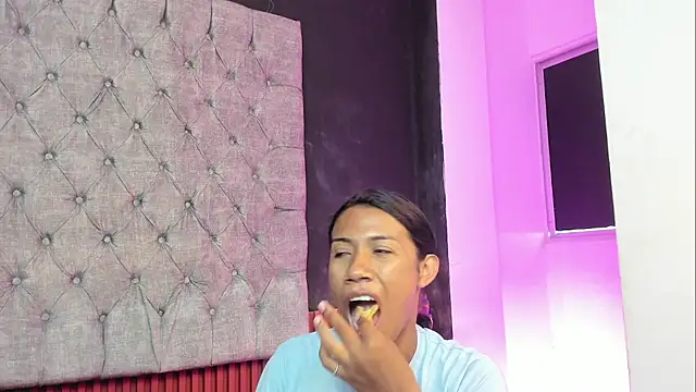 Snapshot of AntoniSantoss chatting on February 20, 2026, 8:20 pm AntoniSantoss online show from February 20, 2026, 8:20 pm