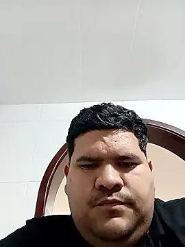 Snapshot of oscarshow24 chatting on January 12, 2026, 11:43 pm oscarshow24 online show from January 12, 2026, 11:43 pm