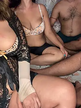 Snapshot of WifyHubby_38 chatting on February 27, 2025, 9:25 pm WifyHubby 38 online show from February 27, 2025, 9:25 pm