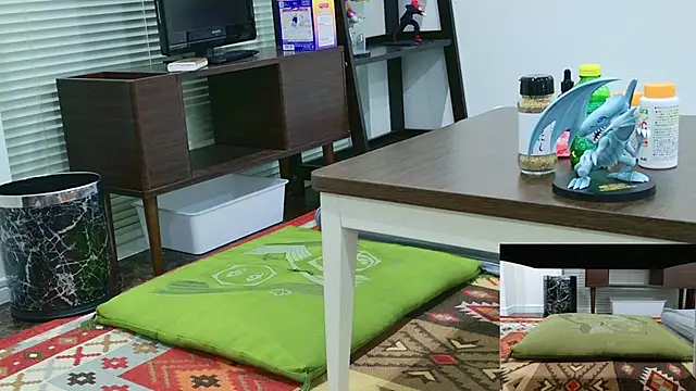 Snapshot of YARASERO-kun chatting on November 6, 2025, 8:04 am YARASERO-kun online show from November 6, 2025, 8:04 am