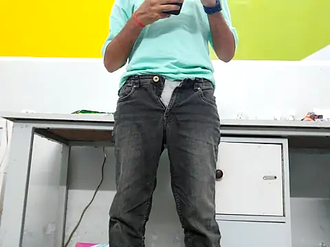 Snapshot of Lustyluckyy chatting on March 21, 2025, 1:23 pm Lustyluckyy online show from March 21, 2025, 1:23 pm