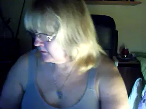 Snapshot of Violet5364 chatting on March 8, 2025, 8:46 pm Violet5364 online show from March 8, 2025, 8:46 pm