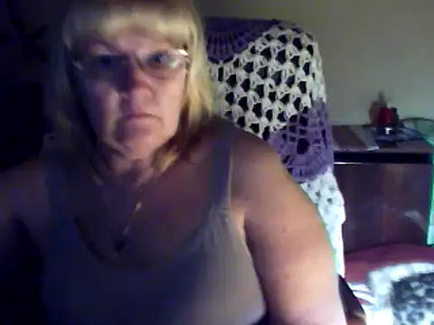 Snapshot of Violet5364 chatting on March 9, 2025, 8:52 pm Violet5364 online show from March 9, 2025, 8:52 pm