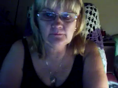 Snapshot of Violet5364 chatting on March 18, 2025, 8:04 pm Violet5364 online show from March 18, 2025, 8:04 pm