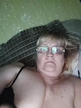 Snapshot of Violet5364 chatting on June 18, 2026, 8:35 pm Violet5364 online show from June 18, 2026, 8:35 pm