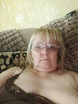 Snapshot of Violet5364 chatting on June 19, 2026, 3:49 pm Violet5364 online show from June 19, 2026, 3:49 pm