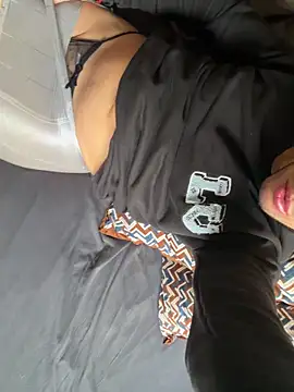 Snapshot of yaxxx03 chatting on November 2, 2025, 12:51 pm yaxxx03 online show from November 2, 2025, 12:51 pm