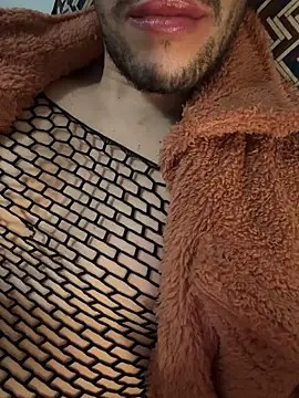 Snapshot of yaxxx03 chatting on November 25, 2025, 7:36 pm yaxxx03 online show from November 25, 2025, 7:36 pm