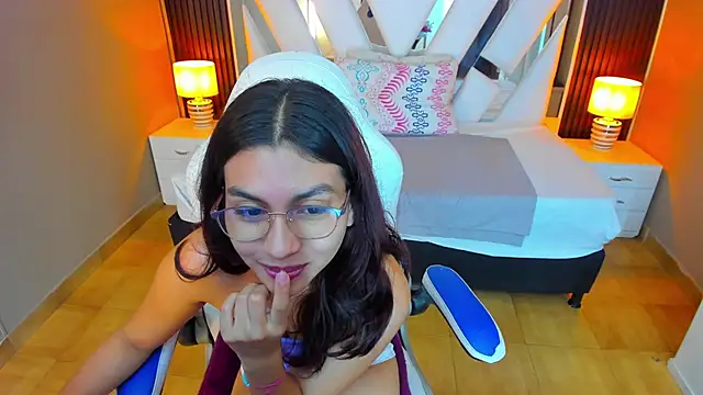 Snapshot of Cristin_Petite chatting on March 21, 2025, 2:29 pm Cristin Petite online show from March 21, 2025, 2:29 pm