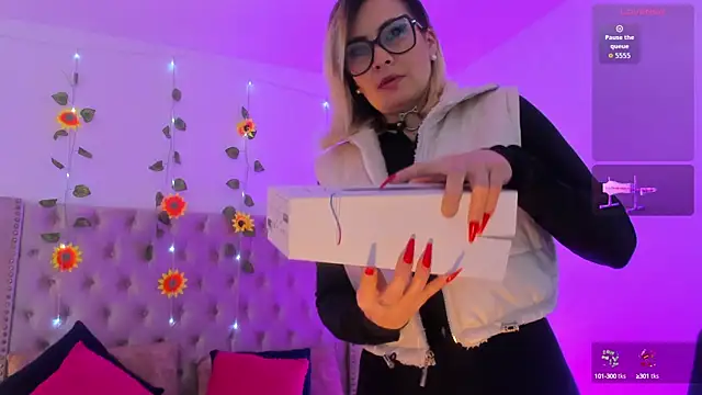 Snapshot of CandieGilson__ chatting on October 8, 2025, 11:41 am CandieGilson   online show from October 8, 2025, 11:41 am