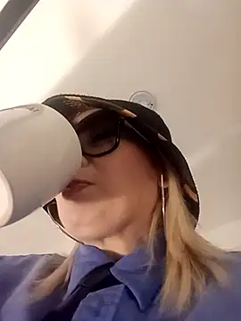 CandieGilson   online show from February 5, 2026, 11:37 am