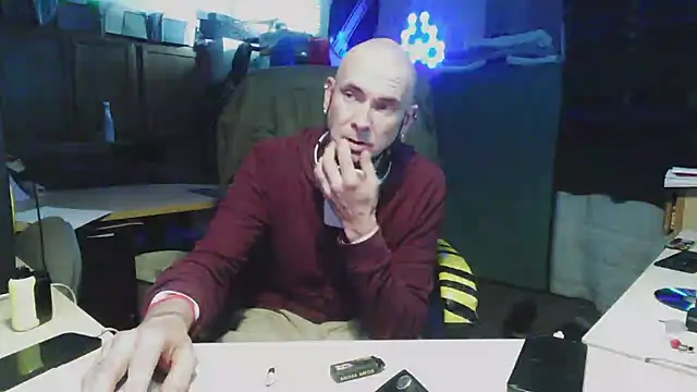 Snapshot of TommyDoggg chatting on February 14, 2025, 10:25 pm TommyDoggg online show from February 14, 2025, 10:25 pm