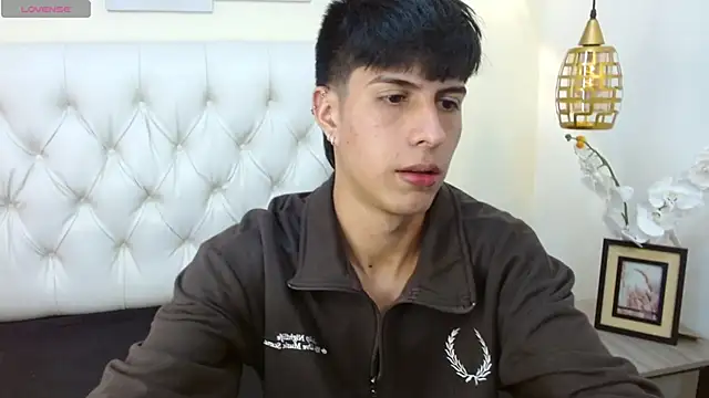 Snapshot of Estiv18_ chatting on March 9, 2025, 11:58 am Estiv18  online show from March 9, 2025, 11:58 am
