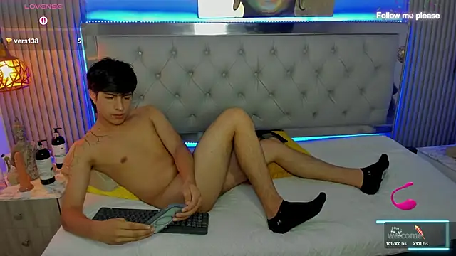Snapshot of Estiv18_ chatting on September 29, 2025, 3:44 am Estiv18  online show from September 29, 2025, 3:44 am