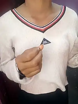 Queen myra1 online show from February 19, 2025, 6:43 pm