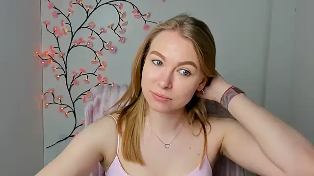 Snapshot of Dana_flowers chatting on May 6, 2026, 5:35 am Dana flowers online show from May 6, 2026, 5:35 am