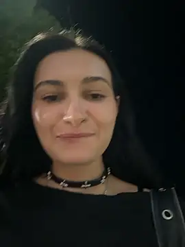 lunalovelee online show from September 14, 2025, 3:11 pm